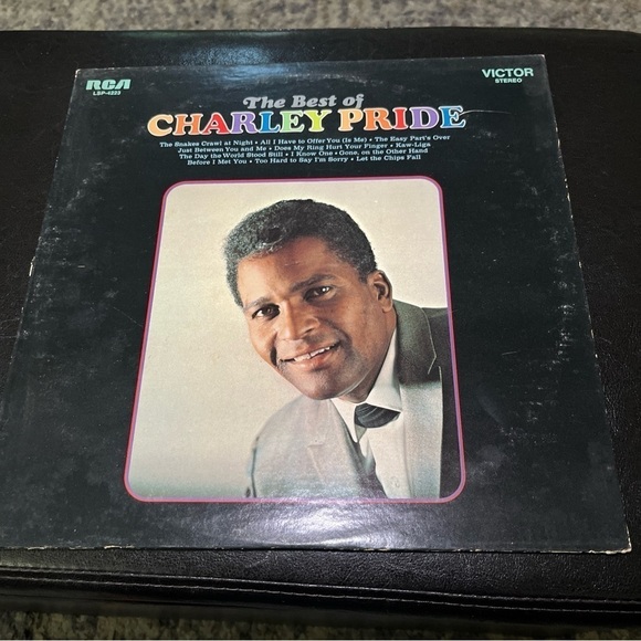 The Best of Charley Pride vintage vinyl record from 1969 - Picture 2 of 11